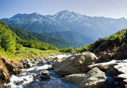 Drumeții în Caucaz - un basm de Adygea