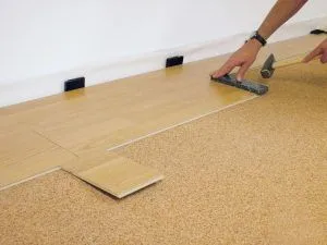 Cork substrat sub linoleum pe podea de beton