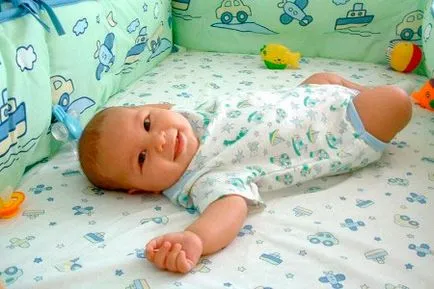 A fejlesztés a csecsemő által hónapos baba
