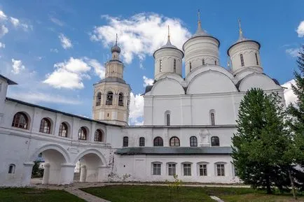 Спасител Прилуки Манастир в Вологда