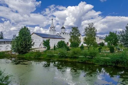 Спасител Прилуки Манастир в Вологда