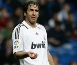 Legendás Raul balra - Real Madrid - túlélt egy új edző