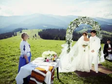 Сватба в Карпатите