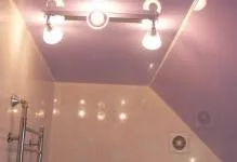 Осветителни тела в тавана на банята LED снимка електрически крушки и точкови как да се промени