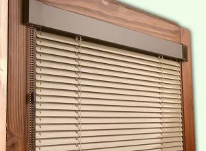 Telepítése vízszintes függönyök műanyag ablakok