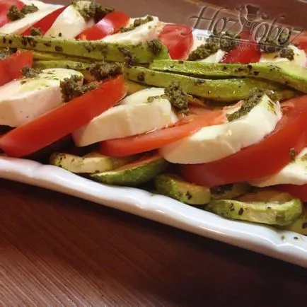 Salata italiană delicioase cu mozzarella și roșii, hozoboz - știm totul despre produsele alimentare