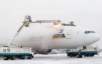 Защо зимата се полива самолети, отколкото полива зимата самолети