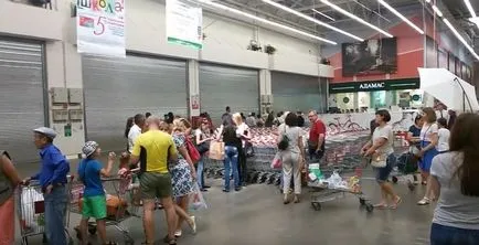 Több mint száz blokkoljuk Omszk „Auchan”