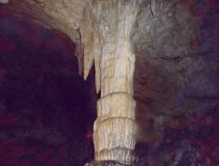 Най Azishskaya пещера в Адигея, раница пътешественик
