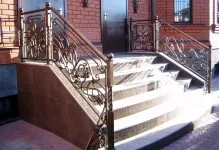 Stairway бетон и ъгъл на похода, odnomarshevaya до втория етаж, как да се направи най-много,