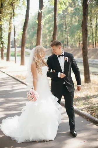 Denis és Ksenia esküvői stílus Chanel