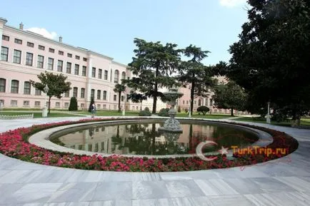 Palatul Dolmabahce din Istanbul, fotografii, clipuri video, localizarea pe harta