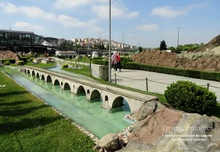 Дворецът Долмабахче, на Miniatürk парк (по маршрута на три дни в Истанбул) статия