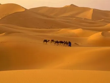 Dunes и пясъчни дюни в снимки