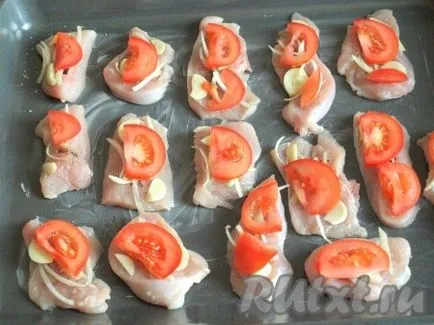 Пуешко филе, печена с домати - рецепта със снимки