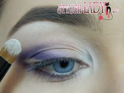 Violet make-up a kék és szürke szem, lépésről lépésre fotókkal