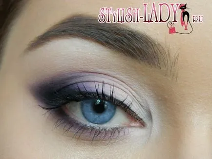 Violet make-up a kék és szürke szem, lépésről lépésre fotókkal