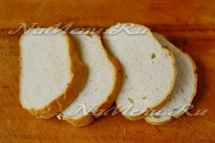 Toast fehér kenyér tejjel és cukor és a tojás