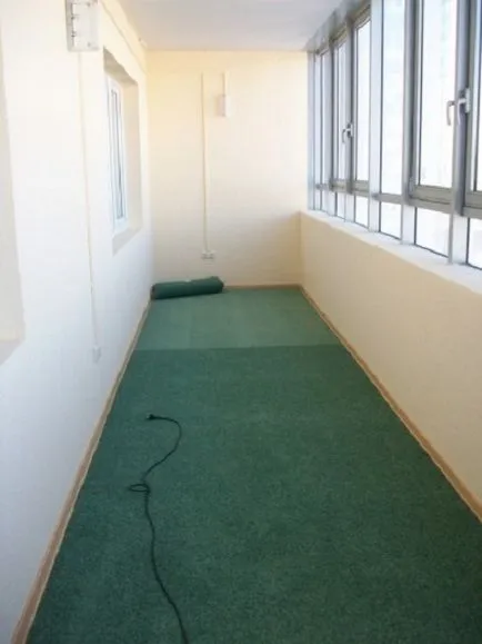 Hogyan feküdt a padló az erkélyen, és a bevonat jobb választani csempe, padló, laminált padló,