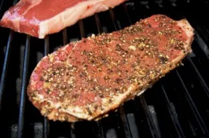 Főzni egy steak a grill