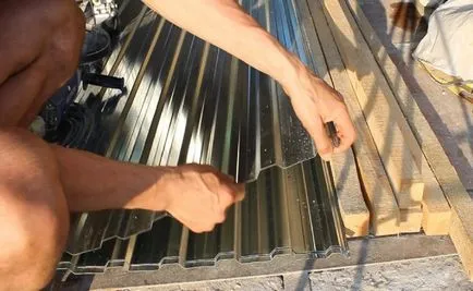 Hogyan készítsünk egy nyeregtetős tető a garázs a kezével, innovastroy