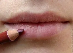 Как да направите красива грим устни