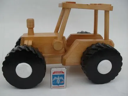Hogyan készítsünk egy játék traktor fából