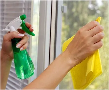 Mivel ez sokkal kényelmesebb, hogy mossa az ablakokat erkély fotó és videó használati