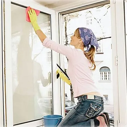 Mivel ez sokkal kényelmesebb, hogy mossa az ablakokat erkély fotó és videó használati