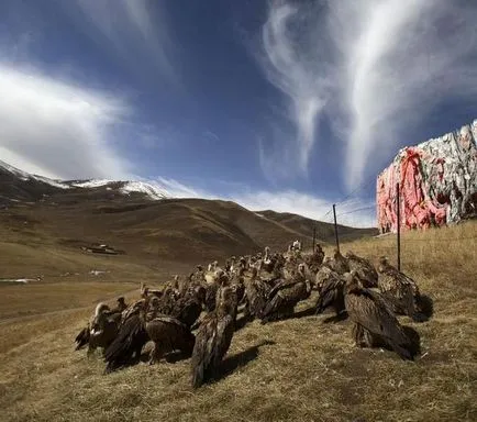 Hogyan temetni Tibetben égi temetés