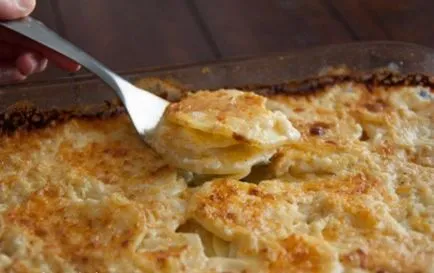 Sült burgonyával egyszerű, lépésről lépésre recept sajt és tejföl