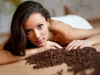 Kávé Scrub - előnyeit és alkalmazási módszereket az arc és a test