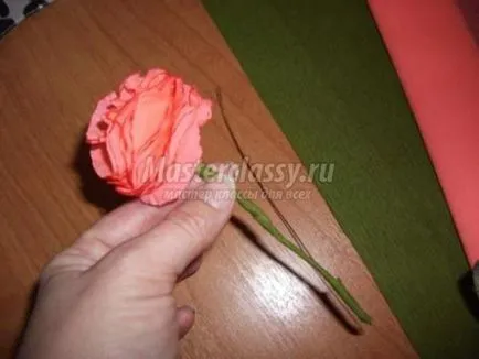Кошница с цветя от креп хартия