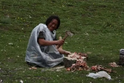 îngropare Ceresc în Tibet (52 poze) nu este pentru cei slabi de inimă! Triniksi