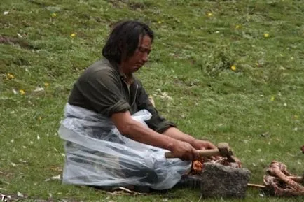 îngropare Ceresc în Tibet (52 poze) nu este pentru cei slabi de inimă! Triniksi