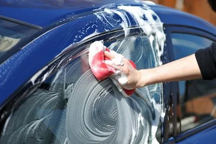 Feldolgozás auto folyékony üveg bevonat a kocsiszekrény