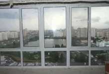 Panorámás üveg erkély loggia felmelegedés és hogyan szigetelje ablakok, ólomüveg tervezés és fotó, az ajtó