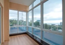 Panorámás üveg erkély loggia felmelegedés és hogyan szigetelje ablakok, ólomüveg tervezés és fotó, az ajtó