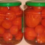 Tomate în suc de mere pentru iarna