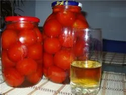 Tomate în suc de mere