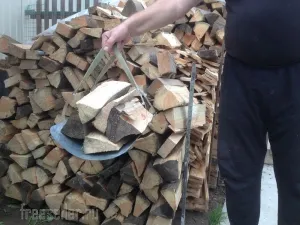 Устройство за осъществяване на дърва за огрев с ръцете си