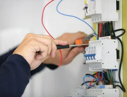 Cablarea în casă cu propriile sale mâini circuit și regulile de instalare