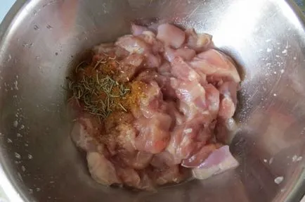 Рецепта пилешки филета бедрото с картофи на фурна-стъпка със снимки