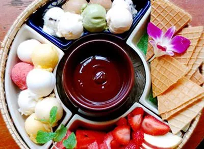 Ciocolata fondue - un deliciu dulce