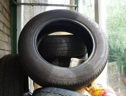Гуми и дискове в съхранението балкон на гума през зимата и лятото