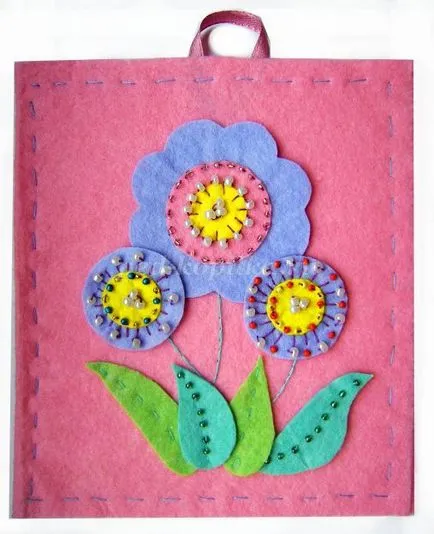 Card de textile pentru 08 martie cu mâinile sale