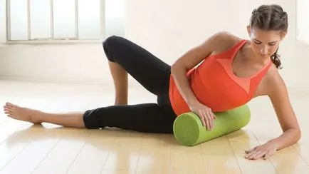 Упражнение за гръб с възглавница под долните снимки, видеоклипове, противопоказанията