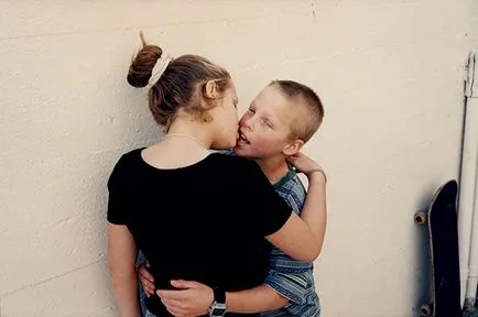 Ето как тийнейджъри целуват