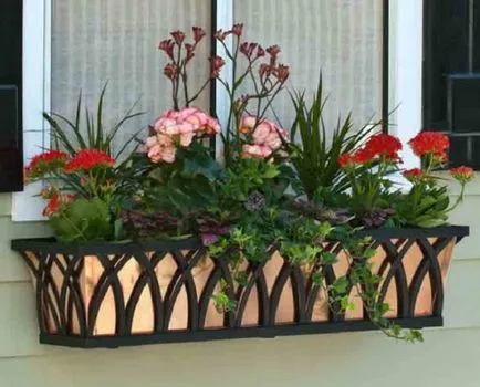 jardiniere pe balcon