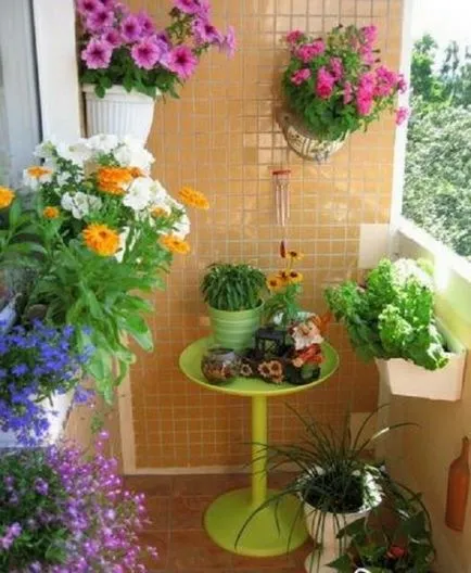 jardiniere pe balcon